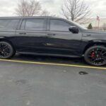 El GMC Yukon XL es otro SUV de gran tamaño que los estadounidenses prefieren mantener durante muchos años. Con una construcción robusta y una experiencia de conducción cómoda, este modelo se ha ganado una reputación de fiabilidad a largo plazo. Considerado el 