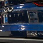 Infiniti fue concebida como la respuesta de Nissan a las marcas de lujo ya consolidadas, pero no ha logrado destacarse. El diseño de sus autos a menudo se parece mucho al de los modelos estándar de Nissan, con algunas modificaciones menores que no justifican el precio elevado. Los interiores pueden sentirse simpáticos, pero no tienen la exclusividad y el lujo que los compradores buscan en esta categoría. La tecnología de Infiniti no ha avanzado al mismo ritmo que sus competidores, dejando muchos modelos con características obsoletas. Si bien el rendimiento es decente, rara vez alcanza el nivel necesario para justificar el precio más alto. Infiniti tiene potencial, pero sigue siendo una marca que no ha alcanzado su promesa de lujo.