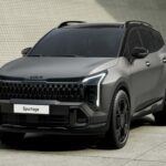 El Kia Sportage Hybrid también se beneficia de la guerra comercial entre fabricantes. Desde agosto de 2025 cuesta 1.828 dólares menos respecto al inicio del año. Su precio base pasa de 30.460 a 28.632 dólares, manteniendo una excelente combinación de tecnología, consumo reducido y diseño moderno. Un SUV equilibrado y ahora más económico.