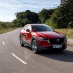 Calificación de confiabilidad: 79/100

El Mazda CX-30 es el SUV compacto ideal para quienes buscan un vehículo pequeño pero con características de lujo. Con 191 caballos de fuerza y tracción integral, ofrece un rendimiento deportivo y una excelente calidad de conducción. Además, su diseño interior de alta gama y su fiabilidad lo convierten en una opción perfecta para quienes desean un SUV de bajo mantenimiento y que dure por años.