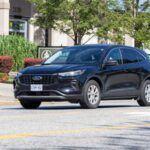 El Ford Escape Hybrid 2025 ha sido parte de una serie de modelos de Ford con mala reputación este año. Los propietarios han informado problemas con los frenos y el sistema híbrido. Estos fallos se suman a los problemas de calidad de fabricación y a una constante caída en los estándares de control de calidad de la marca. Las reparaciones para estos problemas pueden ser caras una vez que el vehículo se queda fuera de garantía, y no hay señales de que Ford haya tomado medidas para corregir estos fallos de forma duradera. Si estás considerando el Escape Hybrid, ten en cuenta estos problemas antes de tomar una decisión.