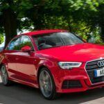 El Audi A3 es un compacto de lujo que ofrece un equilibrio perfecto entre estilo, rendimiento y economía. Con un diseño sofisticado, materiales de alta calidad en el interior y un excelente sistema de infoentretenimiento, el A3 es un coche pequeño que no sacrifica calidad. Con una fiabilidad comprobada y costes de mantenimiento razonables, es una de las opciones más asequibles para quienes desean un Audi en el segmento compacto. Además, sus motores más pequeños y eficientes hacen que el A3 sea una opción económica a largo plazo.

Lo mejor: Compacto y eficiente, ideal para aquellos que buscan lujo a un precio más accesible con fiabilidad a largo plazo.