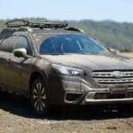 El Subaru Outback es una excelente opción para quienes necesitan un coche fiable y robusto que pueda manejar terrenos y condiciones climáticas difíciles. Con su tracción total y su motor boxer bien diseñado, el Outback es capaz de recorrer largos caminos sin perder su fiabilidad. Es una opción popular entre los amantes de las aventuras y las familias, y muchos modelos superan las 250,000 millas sin problemas. La reputación de Subaru por su seguridad y durabilidad convierte al Outback en uno de los vehículos más duraderos disponibles, ideal para quienes buscan un coche para toda la vida.