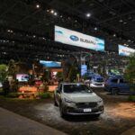 Subaru es conocida por su fiabilidad excepcional, y en 2024, fue nombrada la mejor marca generalista según Consumer Reports. Su reputación de durabilidad es casi mítica, y gran parte de esto se debe a su sistema Symmetrical All-Wheel-Drive (AWD), que ofrece una tracción y control excepcionales en todo tipo de condiciones climáticas. Los modelos como el Subaru Outback y el Subaru Forester son ideales para quienes buscan vehículos resistentes que puedan manejar terrenos difíciles y condiciones meteorológicas extremas, sin sacrificar comodidad ni seguridad. Además, Subaru es altamente apreciada por su enfoque en la seguridad y la satisfacción del propietario, lo que la convierte en una opción favorita para las familias y los aventureros.