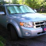 Precio inicial: $27,500

El Ford Escape es una opción sólida si buscas potencia y eficiencia dentro de un presupuesto ajustado. Con un precio inicial competitivo, este SUV compacto ofrece un motor potente y características tecnológicas que mejoran la experiencia de conducción. Su eficiente consumo de combustible y su diseño versátil lo convierten en una excelente opción para quienes necesitan un vehículo confiable y asequible para el día a día.