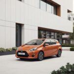 El Toyota Prius c, aunque es conocido por su eficiencia de combustible, no está a la altura de otros modelos más populares de la misma marca, como el Prius estándar. El Prius c es extremadamente lento, tiene una calidad de interior mediocre y es ruidoso en carretera. Si bien su precio usado es atractivo ($12,000), el compromiso en términos de confort y rendimiento lo hace una opción poco recomendable. Si estás buscando un Prius, mejor opta por el modelo estándar.