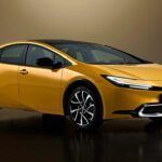 El Toyota Prius es uno de los vehículos híbridos más populares y confiables del mercado. Con una probabilidad de durar más de 250,000 millas de 12.6% (1.5 veces mayor que el promedio), este vehículo es ideal para aquellos que buscan eficiencia de combustible y una larga vida útil. El Prius es conocido por ser extremadamente económico tanto en términos de combustible como de mantenimiento. Además, el 6.3% de los propietarios lo conservan durante más de 15 años, lo que subraya su confiabilidad a largo plazo. La clasificación de confiabilidad de la marca en el número 2 respalda la longevidad de este modelo.