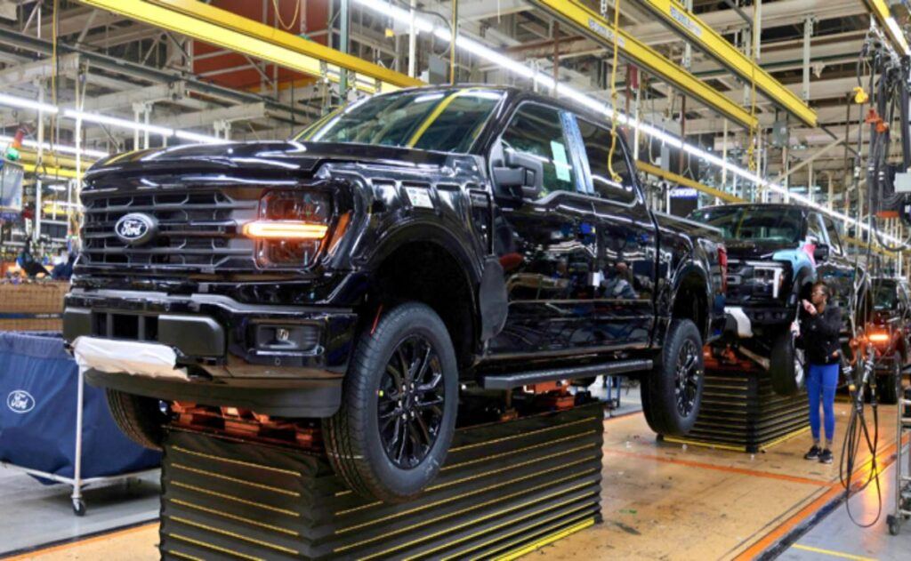 Ford abandona producción de la F-150 eléctrica y retoma los camiones de gasolina.