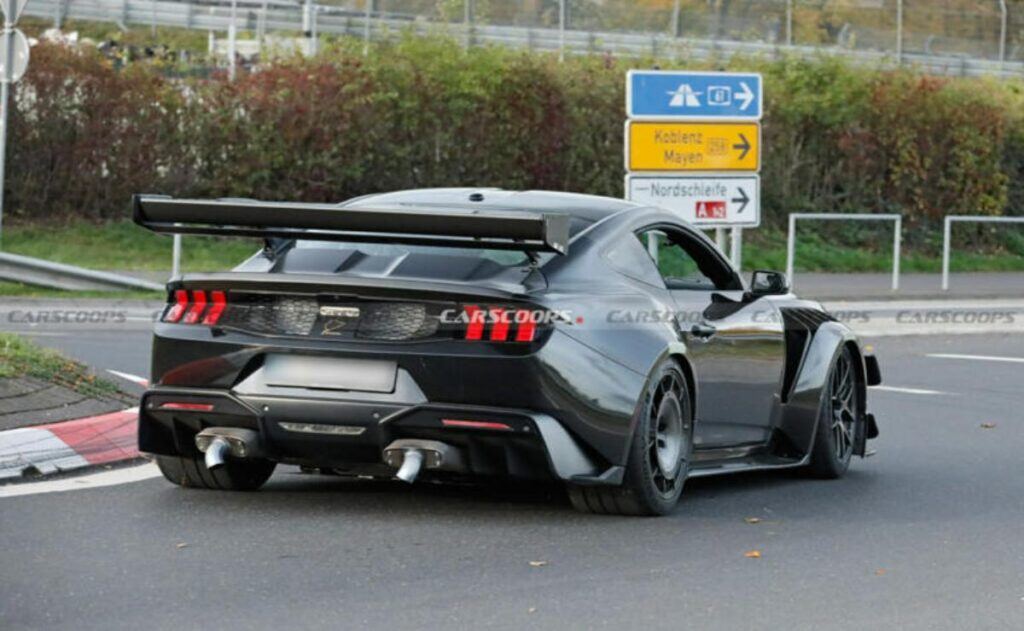 Ford Racing revela un coche de calle secreto para enero: ¿un Mustang, un todoterreno o un GTD especial?