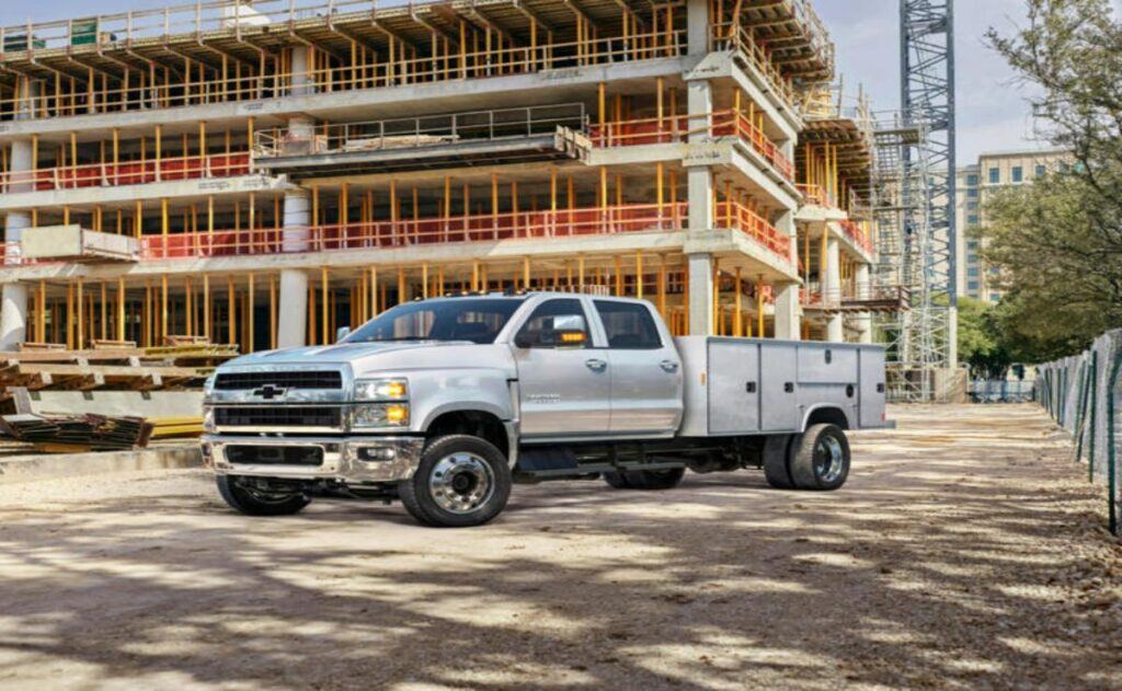 GM enfrenta graves problemas de seguridad: retiradas de los Chevrolet Silverado y GMC Hummer EV.