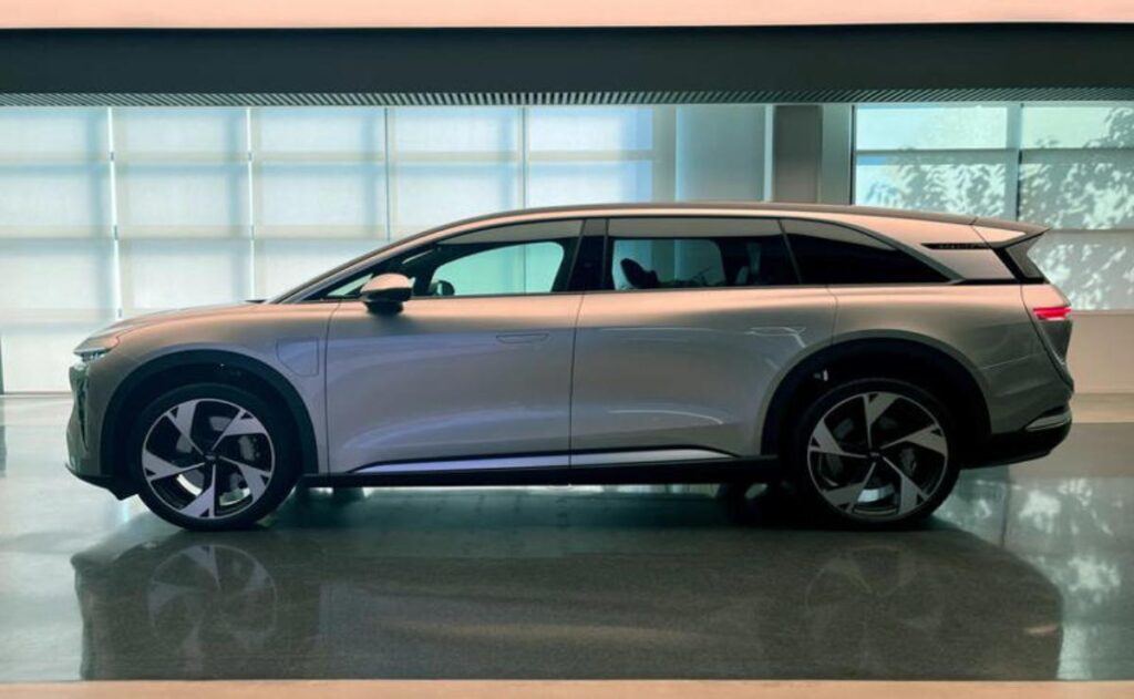 Lucid lanza versión más económica de su SUV eléctrico Gravity: ¿Un cambio estratégico para la marca?