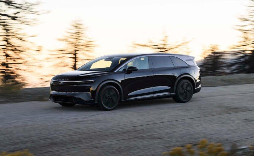 Lucid Gravity Touring 2026: lujo accesible y eficiencia en el SUV eléctrico.