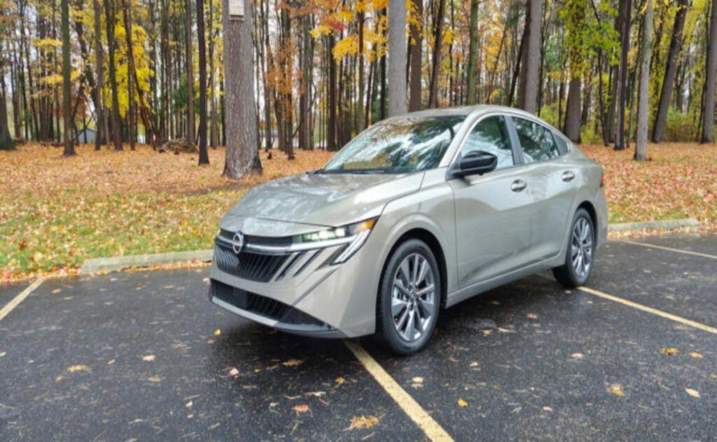 Nissan apuesta por el regreso de los sedanes compactos con el Sentra 2026.