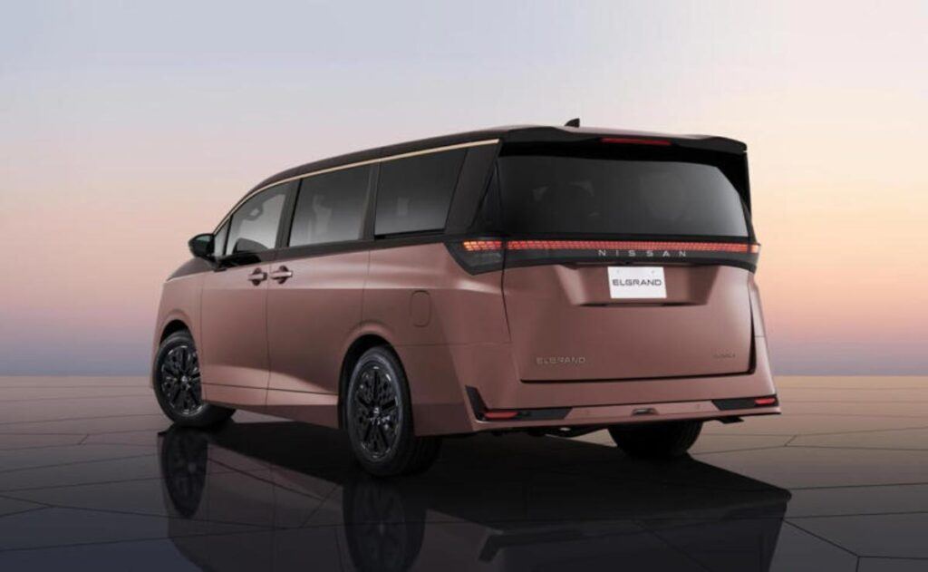 Nissan Elgrand 2026: el lujo y la innovación se fusionan en la nueva generación.