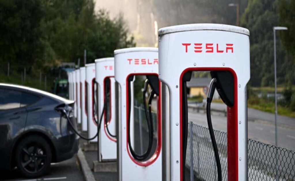 Tesla firma un acuerdo de suministro de baterías por 2.100 millones de dólares con Samsung SDI.