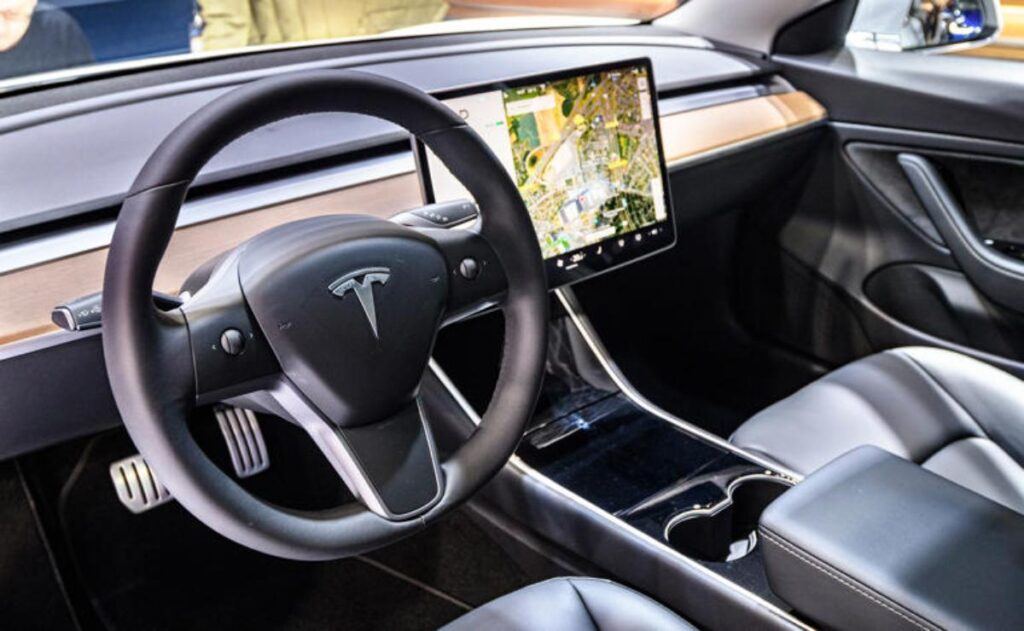 Tesla podría incorporar CarPlay: ¿El cambio que atraerá a más conductores?