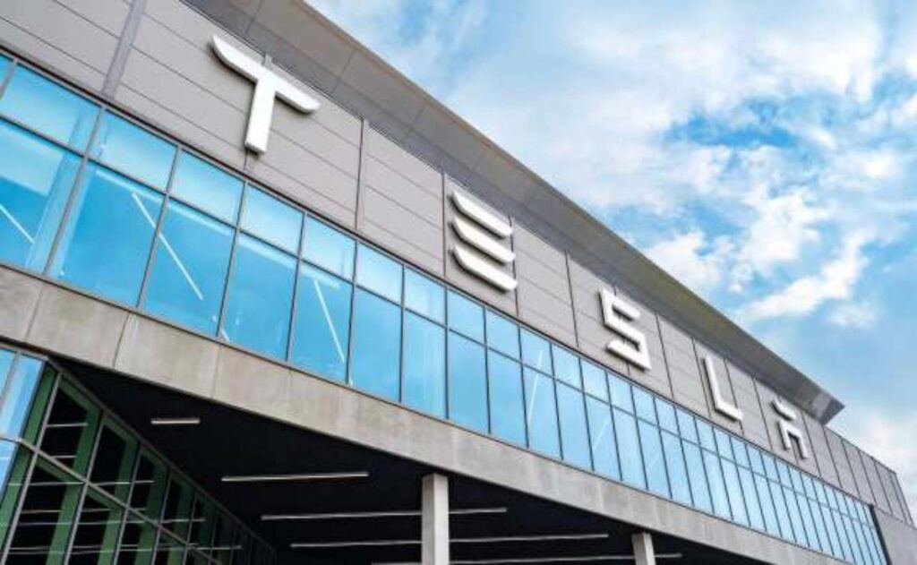 Tesla retira miles de vehículos por defecto grave: Pérdidas repentinas de potencia en movimiento.