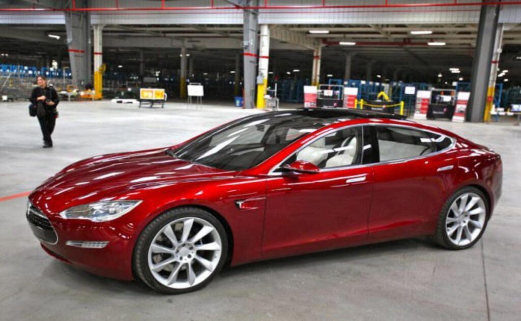 Tesla revoluciona el mercado con descuentos sorprendentes: un cliente ahorra 12.000 dólares.