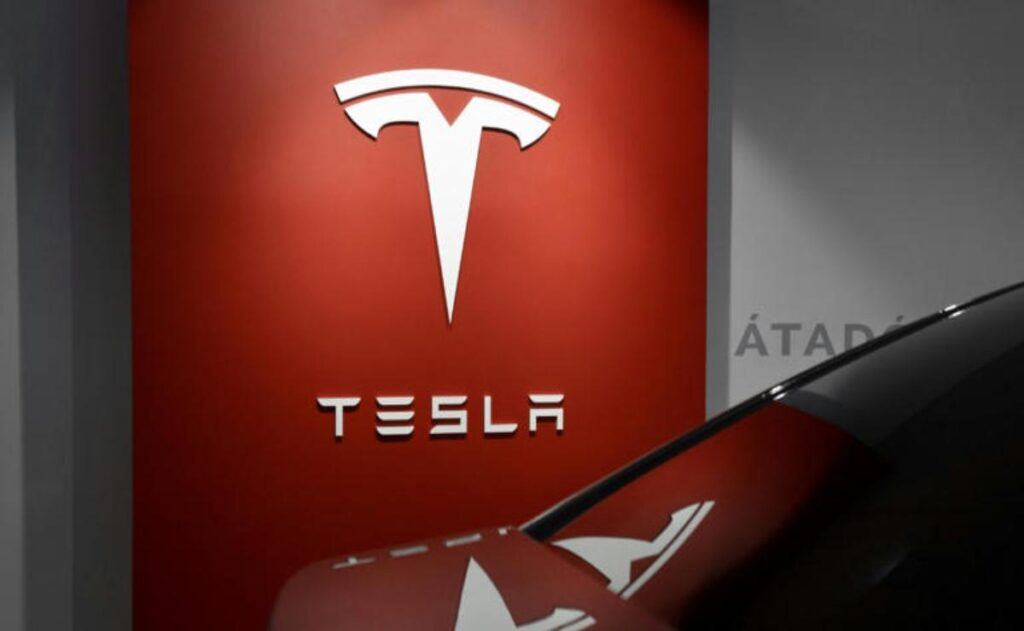 Tesla enfrenta un revés financiero, pero su visión de futuro sigue intacta.