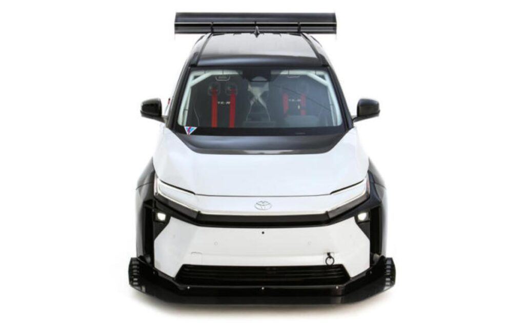 Toyota convierte su vehículo eléctrico cotidiano en un arma de pista de 400 CV.
