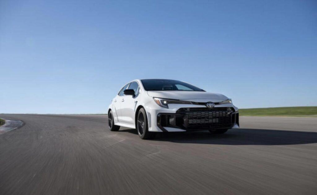 Toyota prueba un motor "Baby 2JZ" de 400 CV que podría transformar al GR Corolla.