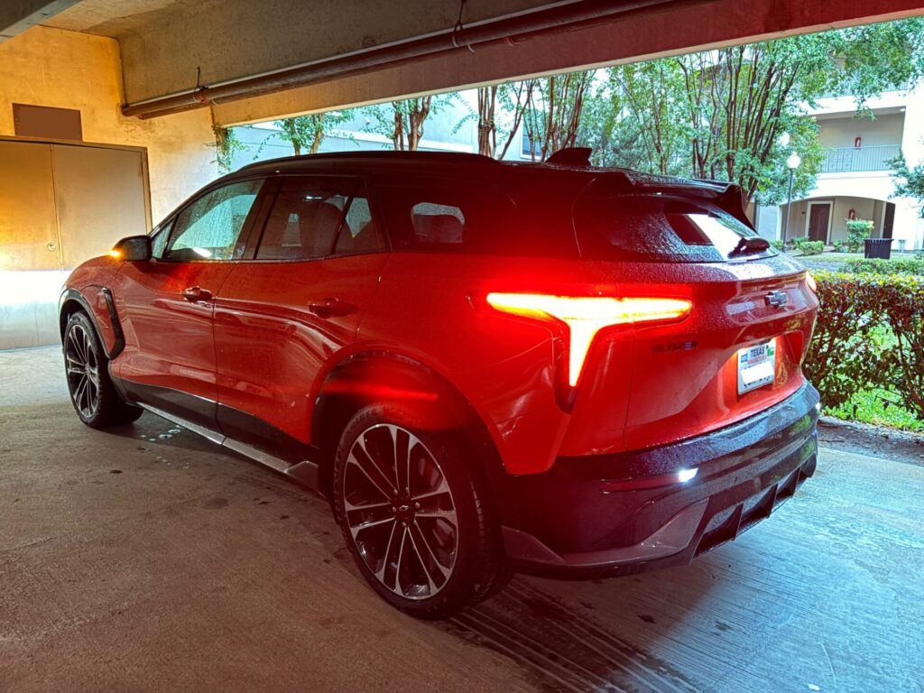 Trasera 3/4 de un Chevrolet Blazer 2026