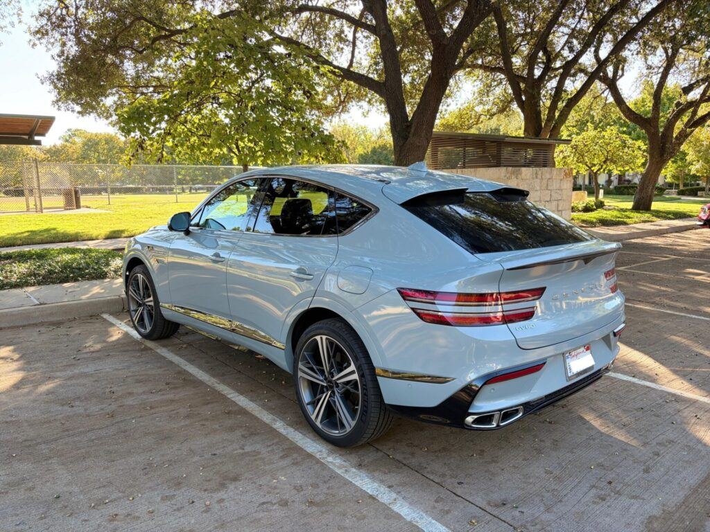 Trasera 3/4 de un Genesis GV80 Prestige 2026