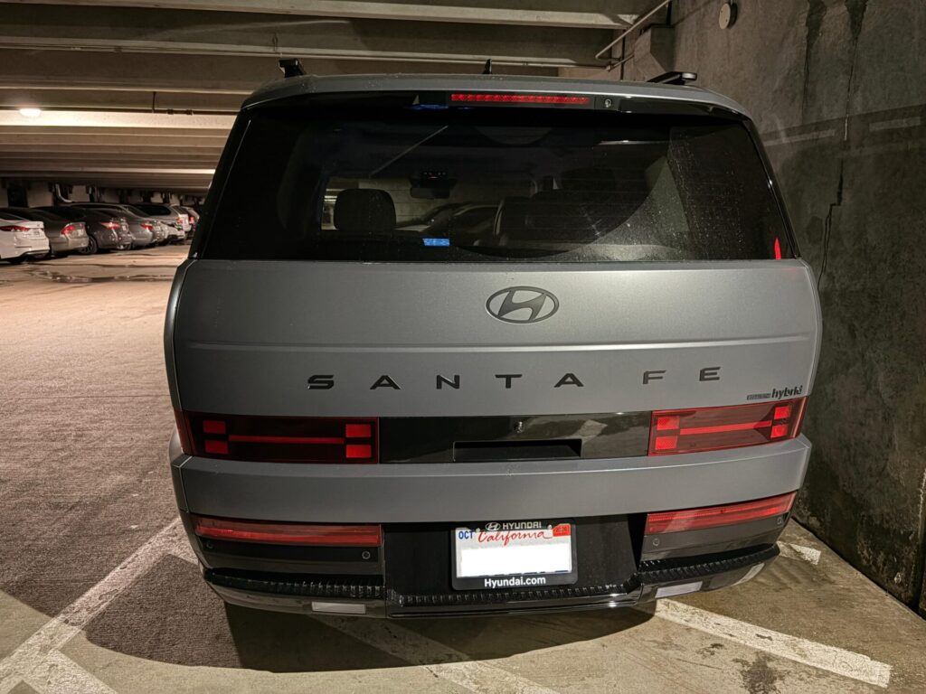 Trasera de un Santa Fe Hybrid Calligraphy 2026
