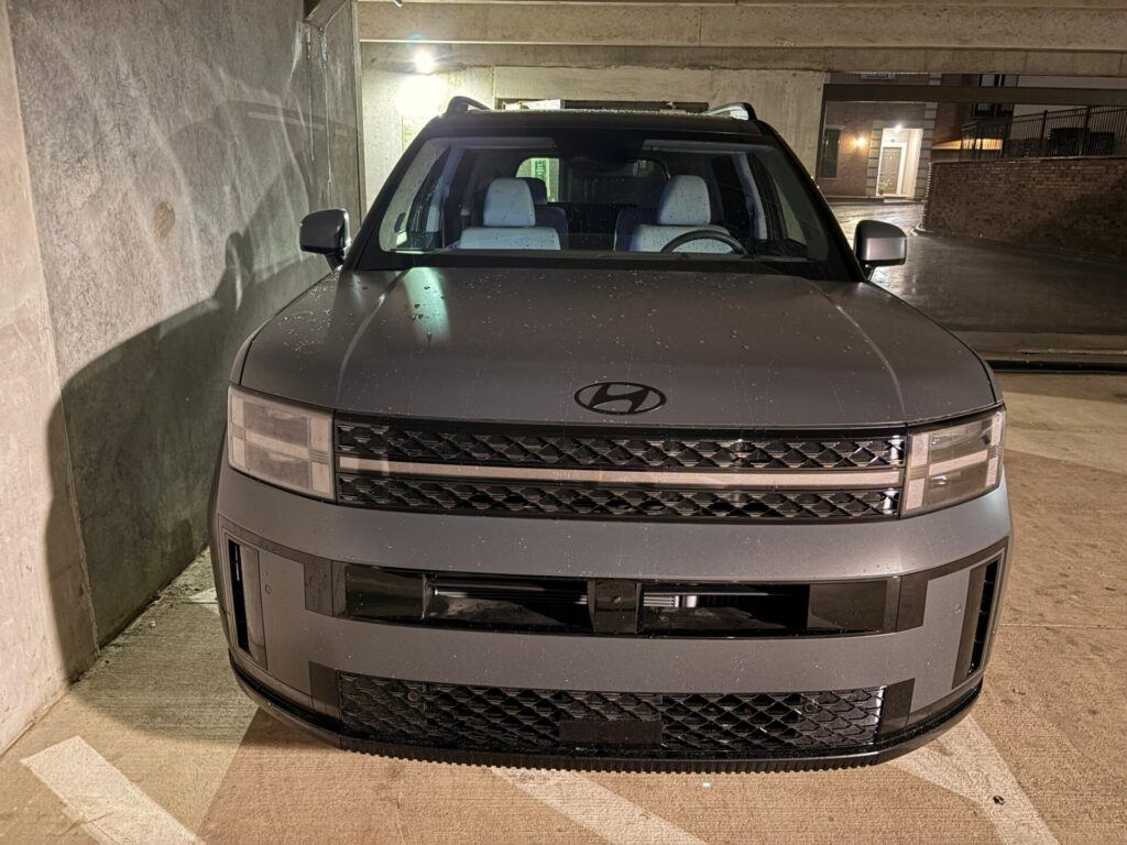 Frontal de un Hyundai Santa Fe Hybrid Calligraphy 2026