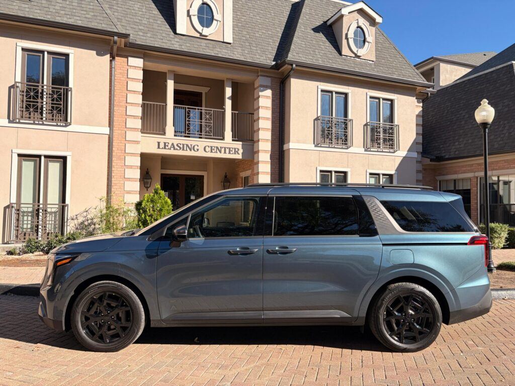 Lateral de un Kia Hybrid 2026