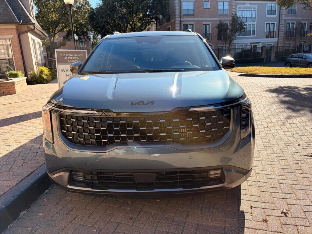 Frontal de un Kia Carnival 2026