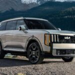 El Kia Telluride se reinventa con un nuevo tren motriz híbrido de 329 CV, combinando motor turbo y eléctricos. Este SUV de tres filas alcanza 35 MPG combinado, marcando un salto significativo en eficiencia para su tamaño. Llegará a concesionarios en el primer trimestre de 2026.