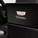 Cadillac, la marca de lujo de General Motors, ha logrado forjarse una sólida reputación en cuanto a fiabilidad y confort. Desde su fundación, Cadillac ha sido sinónimo de sofisticación y calidad. Los modelos más recientes, como el Cadillac XT5 y el Escalade, se destacan no solo por su lujo, sino también por su durabilidad. Aunque en el pasado se consideraba más un coche de alto estatus, hoy en día Cadillac ha demostrado ser una marca confiable para quienes buscan un coche de lujo sin sacrificar la fiabilidad para el uso diario.