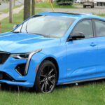 El Cadillac CT4-V Blackwing es una joya para los amantes de los sedanes de lujo que buscan una experiencia de conducción manual. Equipado con una transmisión manual de seis velocidades como opción estándar, este modelo es una verdadera máquina de alto rendimiento. Su motor V6 biturbo de 472 caballos de fuerza te brinda una potencia increíble y un control excepcional. Además, cuenta con la tecnología Magnetic Ride Control, que optimiza la tracción y la estabilidad en todo tipo de condiciones, permitiéndote disfrutar del confort y la adrenalina en cada viaje.