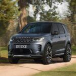 El Land Rover Discovery Sport es uno de los modelos más sofisticados y capaces de la marca británica. Este SUV ha demostrado ser una opción excelente para aquellos que necesitan un vehículo con una gran capacidad todoterreno sin sacrificar el confort en carretera. En 2025, el precio del Discovery Sport ha experimentado un aumento significativo del 28.3%, reflejando su continua popularidad y las mejoras tecnológicas que ha recibido. Con un precio de $55,188, este modelo es perfecto para quienes buscan lujo, espacio y robustez, todo en un paquete bien equilibrado.