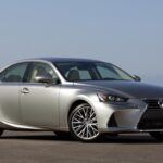 El Lexus IS 300 es un sedán de lujo conocido por su fiabilidad y bajo costo de mantenimiento. A lo largo de 10 años, los costos de mantenimiento rondan los $5,848, una cifra bastante competitiva en el segmento de los autos de lujo. Este modelo presenta una probabilidad del 15.63% de requerir una reparación importante en el mismo período, lo que refleja su sólida construcción. En el primer año, el mantenimiento cuesta alrededor de $265, una cantidad mínima si se considera la duración y calidad del vehículo.