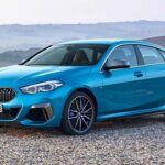 El BMW Serie 2 destaca por su combinación de deportividad y tamaño compacto, ideal para los jubilados que buscan un coche ágil pero cómodo. Con un valor de reventa estimado del 61%, el Serie 2 mantiene su valor mucho mejor que muchos de sus competidores. Aunque los costos de mantenimiento pueden ser altos, alrededor de $922 al año, este coche es asequible en comparación con otros modelos de BMW. Su manejo preciso y la calidad de la cabina lo convierten en una opción confiable y divertida para la jubilación.