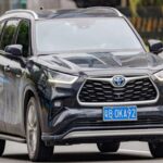 El Toyota Highlander Hybrid ocupa el tercer lugar entre los SUVs más duraderos, con una probabilidad del 31% de alcanzar las 250,000 millas, superando a muchos competidores de gasolina. Con un precio que ronda los $47,000, este SUV combina eficiencia energética con una fiabilidad excepcional. Los propietarios destacan que, más allá de los mantenimientos rutinarios, el Highlander Hybrid sigue funcionando sin problemas incluso después de los 200,000 millas. Su equilibrio entre durabilidad y eficiencia lo convierte en una opción de alto valor.