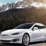 Tesla es la única marca eléctrica de la lista y, sorprendentemente, la que registra los costes de reparación más bajos. Entre el primer y el quinto año apenas supera los 580 dólares, y a diez años se queda en torno a los 4.035 dólares. Su menor número de piezas mecánicas y su enfoque tecnológico explican estas cifras. El Tesla Model Y Long Range Rwd, desde unos 31.490 dólares, refuerza la idea de que la electrificación también puede ser rentable.