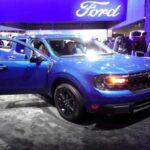 El Ford Maverick Hybrid se ha convertido en el líder en eficiencia de combustible dentro de los pickups compactos. Con un rendimiento de hasta 42 mpg en ciudad y 33 mpg en carretera, este modelo ofrece lo mejor de ambos mundos: la funcionalidad de un camión pequeño combinado con una eficiencia en combustible excepcional. Aunque no es el más grande en cuanto a capacidad de carga, su tamaño compacto lo hace perfecto para los conductores urbanos que necesitan un camión para tareas pequeñas y cotidianas. Además, su precio es bastante asequible para un híbrido, lo que lo convierte en una opción muy popular.