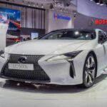 Lexus, la marca de lujo de Toyota, es un referente cuando se habla de fiabilidad. Con una atención meticulosa a los detalles y una excelente calidad de fabricación, los vehículos Lexus han sido consistentemente elogiados por su durabilidad. A pesar de ser conocida por sus vehículos de lujo, la marca ha logrado combinar confort con robustez, ofreciendo una experiencia de conducción sin preocupaciones. Modelos como el Lexus RX y el Lexus ES son ejemplos perfectos de cómo un coche de lujo puede ser fiable sin sacrificar la calidad.