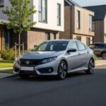 Honda combina fiabilidad mecánica con una experiencia de conducción equilibrada. Sus motores son conocidos por su suavidad y longevidad, y modelos como Civic o Accord envejecen especialmente bien. Es una marca que ofrece consistencia, bajos costes de uso y una sensación de calidad duradera.