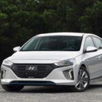 Al igual que Kia, Hyundai ha trabajado arduamente para mejorar su fiabilidad. Esta marca surcoreana, que también pertenece al mismo conglomerado que Kia, ha lanzado modelos que no solo son más robustos, sino que también ofrecen un gran valor a largo plazo. Los vehículos de Hyundai, como el Tucson y el Santa Fe, se destacan por su solidez y fiabilidad, y la garantía extendida que ofrece la marca le da aún más confianza a los compradores. Los últimos modelos son considerados más confiables que las versiones anteriores, lo que ha ayudado a Hyundai a establecerse como una opción confiable en el mercado de autos.