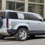 Land Rover ha sido durante años sinónimo de vehículos de lujo y de alto rendimiento en terrenos difíciles. Estos vehículos están diseñados para ofrecer una experiencia todoterreno impresionante, con interiores sofisticados y un diseño robusto. Sin embargo, los Land Rover tienen una reputación notoria por sus frecuentes averías mecánicas. Problemas con el sistema de transmisión, fallos eléctricos y fugas de aceite son comunes, lo que obliga a los propietarios a enfrentar reparaciones costosas, especialmente fuera del período de garantía.