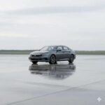 El Honda Accord Hybrid es otra excelente opción para quienes buscan un híbrido usado con gran fiabilidad y un rendimiento superior. Con una eficiencia de hasta 49 mpg, el Accord Hybrid combina el confort de un sedán grande con una conducción deportiva y ágil, lo que lo hace más entretenido de manejar que otros híbridos de su clase. Además, su equipamiento de seguridad, como el sistema Honda Sensing, es de lo mejor. Los precios de los modelos usados rondan entre los 20.000 y 25.000 euros, y su durabilidad es bien conocida.