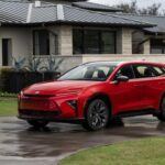 El Toyota Crown Signia es un modelo mediano que se posiciona por encima del Corolla Cross, pero su maletero no es tan grande como se podría esperar. Con 25.8 pies cúbicos de espacio, es ligeramente superior al Corolla Cross, pero queda por debajo de otros modelos de Toyota más enfocados en la capacidad de carga. Además, si optas por el techo panorámico opcional, este espacio se reduce en un pie cúbico.