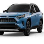 Probabilidad de superar las 250.000 millas: 7,9%

El Toyota RAV4 Hybrid es uno de los SUVs más vendidos de Estados Unidos, y con buenas razones. Su mezcla de fiabilidad, eficiencia y tecnología avanzada lo convierte en un candidato ideal para alcanzar las 250.000 millas. Este híbrido se destaca por su bajo consumo de combustible, su interior espacioso y sus características de seguridad avanzadas, como el freno regenerativo que ayuda a recargar la batería y reduce el desgaste de las piezas del freno. El modelo 2025 tiene un precio inicial de $32,850 y es una excelente opción para aquellos que buscan un SUV de tamaño compacto con una larga vida útil.