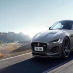 Aunque Jaguar ha logrado una buena reputación como fabricante de coches deportivos de lujo, sus modelos pueden no ser la opción más adecuada para los jubilados. La marca británica, ahora bajo la propiedad de Tata Motors, ha sido criticada por sus costos de mantenimiento elevados y la incomodidad al ingresar y salir del vehículo. Modelos como el Jaguar F-Type, que son populares entre conductores de mediana edad y jubilados, pueden ser complicados para aquellos con movilidad reducida. Los bajos umbrales y las puertas anchas pueden resultar incómodas, además de las frecuentes reparaciones que suelen ser costosas.