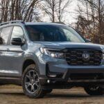 Honda se ha ganado la confianza de los conductores con una reputación de fiabilidad y longevidad. Modelos como el Accord y el Civic son ejemplos de vehículos que siguen funcionando perfectamente mucho después de que otros se desgasten. Muchos Hondas de 15 años siguen funcionando con sus motores y transmisiones originales, lo que habla de la excepcional ingeniería de la marca. Los SUV de Honda, como el CR-V y el Pilot, también logran alcanzar más de 320,000 kilómetros con mantenimiento mínimo, lo que demuestra que son vehículos ideales para quienes buscan un compañero de viaje a largo plazo.