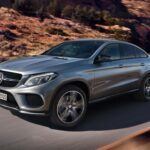 El Mercedes-Benz GLE es la elección perfecta para aquellos que buscan lujo, tecnología avanzada y una conducción cómoda en sus años de jubilación. Con su elegante diseño y una cabina que rivaliza con la comodidad de un hotel de lujo, este SUV es ideal para viajes largos o para disfrutar del día a día con estilo. El GLE combina un rendimiento impresionante con una experiencia de conducción relajante, perfecta para quienes ya no buscan algo demasiado deportivo, pero aún desean disfrutar de un alto nivel de confort.